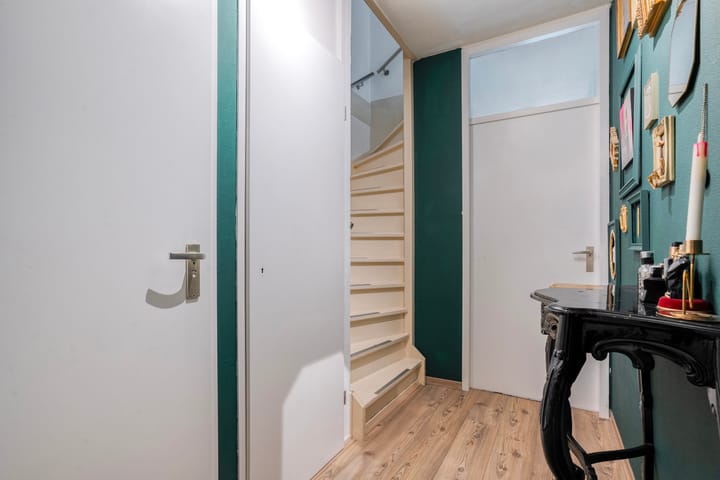 Photo 14 of Donker Curtiusware 32