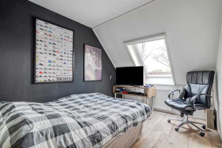 Photo 19 of Donker Curtiusware 32