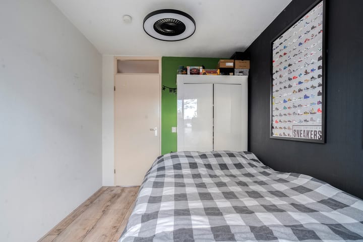 Photo 20 of Donker Curtiusware 32