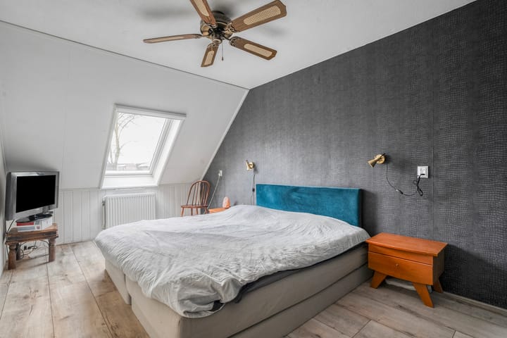 Photo 21 of Donker Curtiusware 32