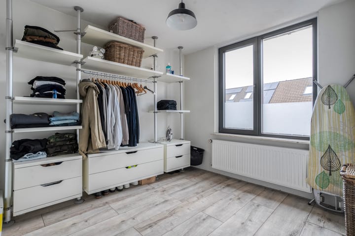 Photo 23 of Donker Curtiusware 32