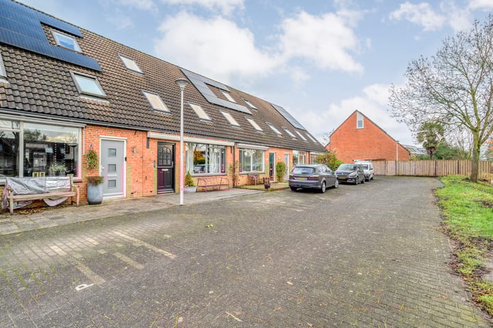 Photo 35 of Donker Curtiusware 32