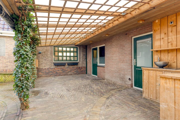 Photo 32 of Oosterstraat 5