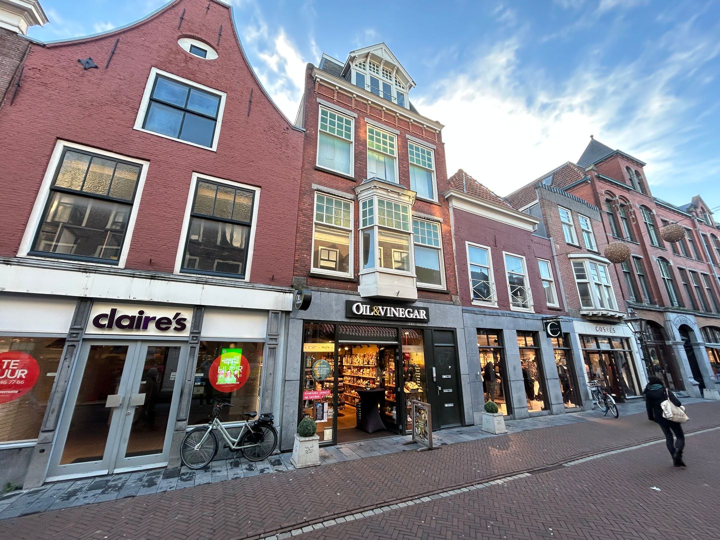 Bekijk foto 2 van Haarlemmerstraat 79