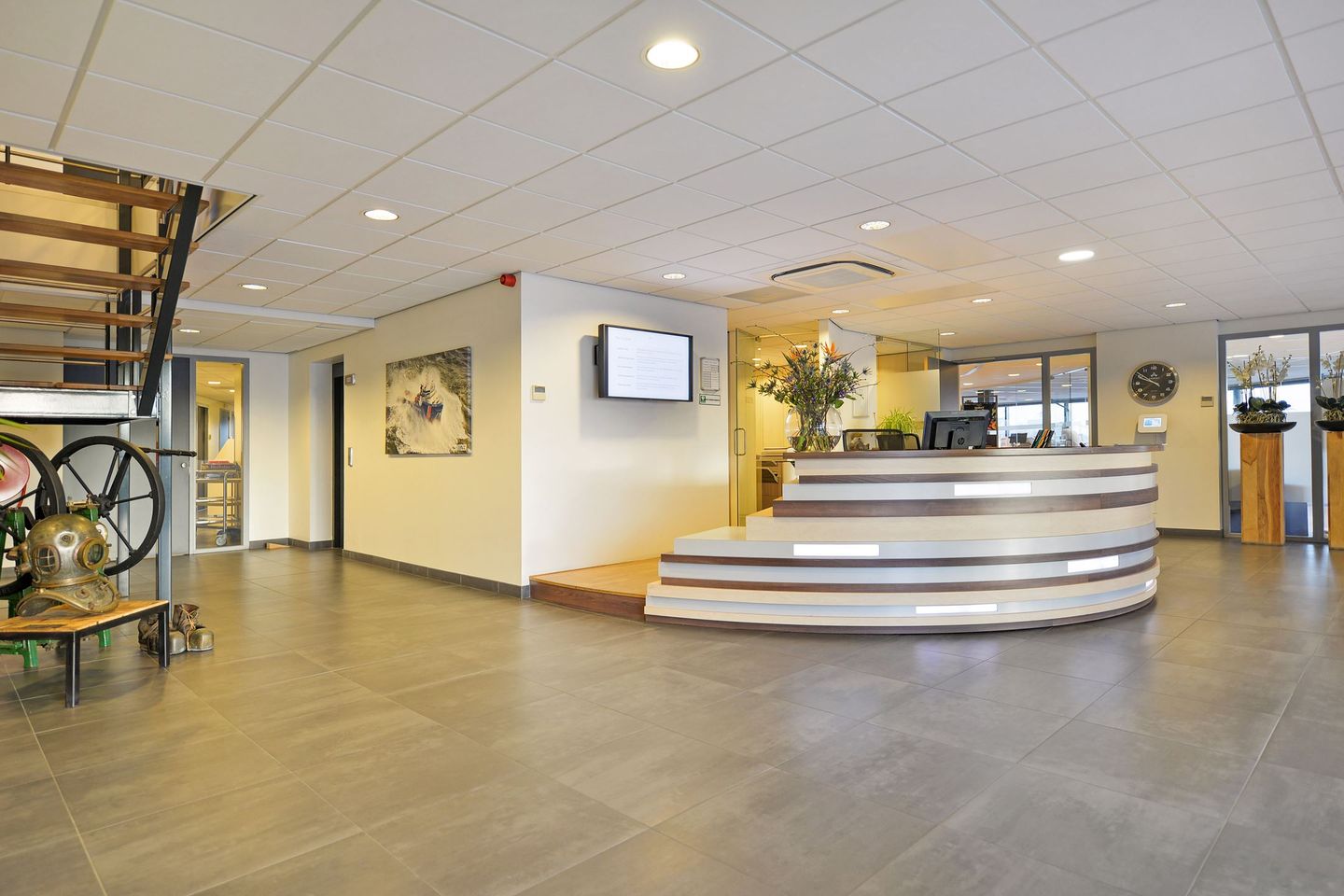 View photo 2 of Westerduinweg 3