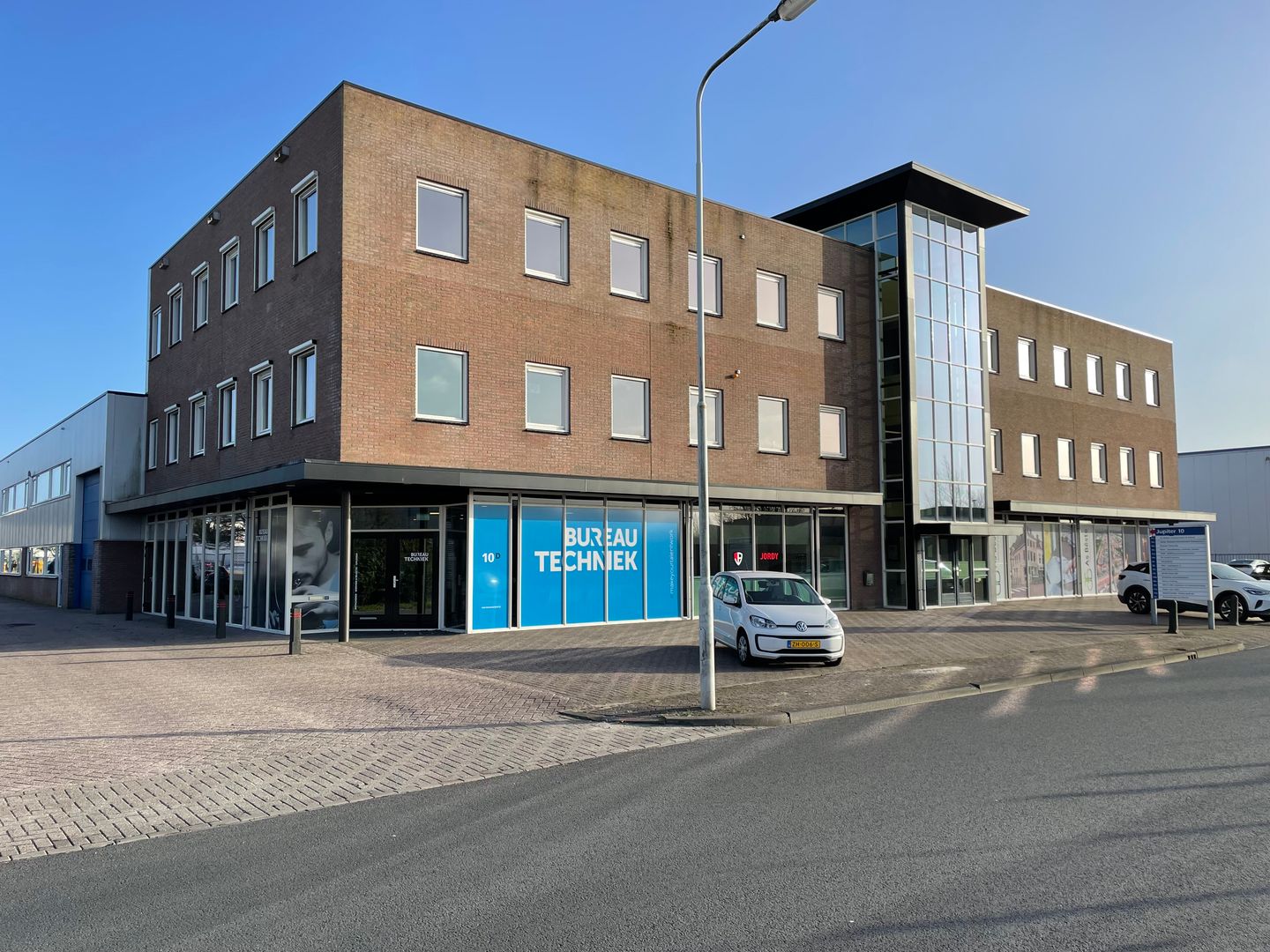 View photo 4 of Jupiter 10-R