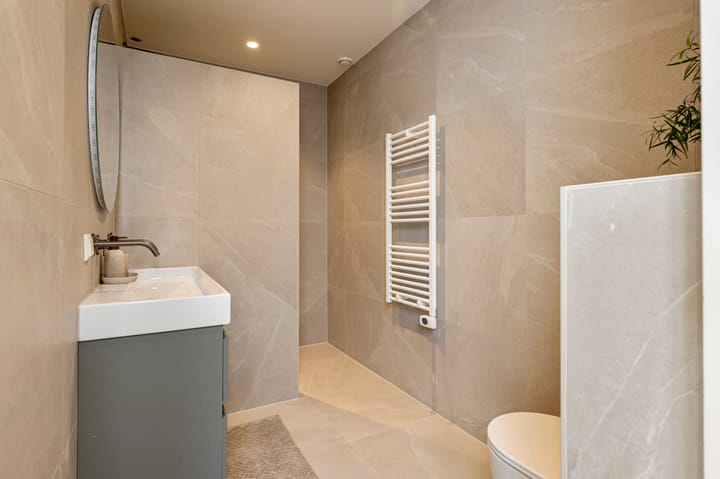 Photo 25 of Van Ostadestraat 139-4