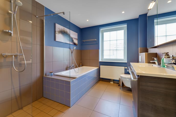 Photo 4 of Zwanebloem 16