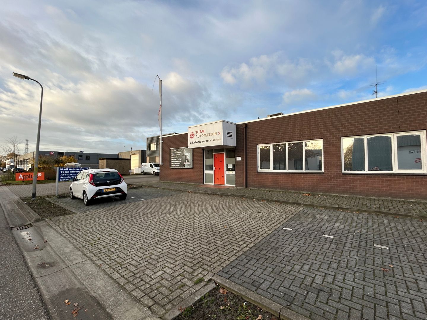 Bekijk foto 2 van Topaasstraat 10