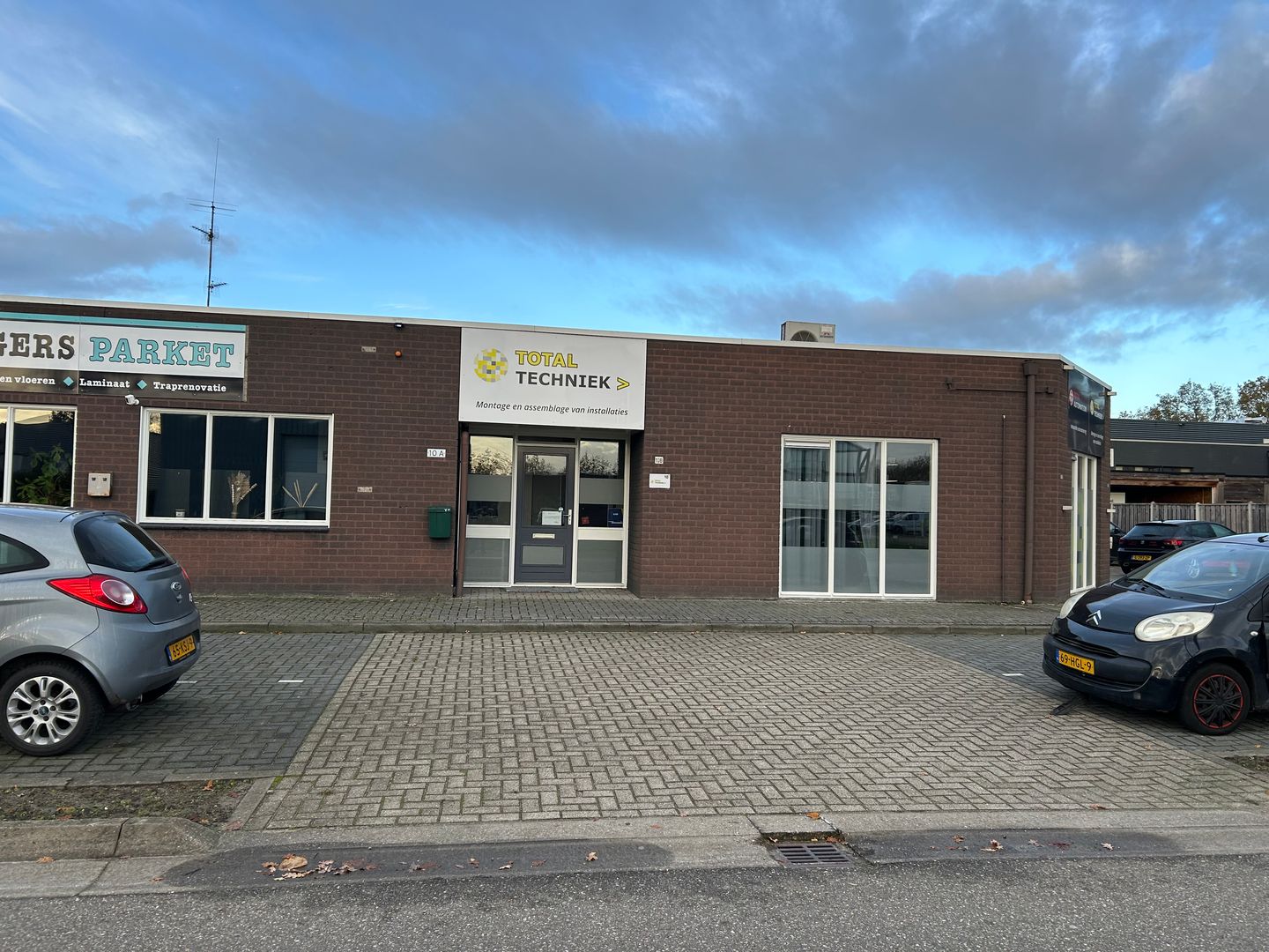 View photo 2 of Topaasstraat 10-B