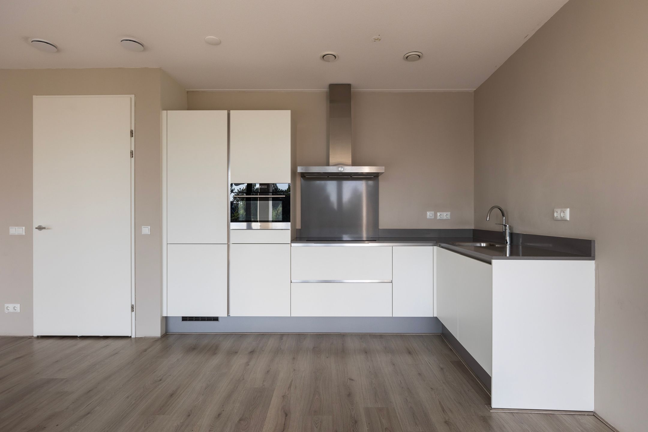 Photo 12 of Stationsplein 43