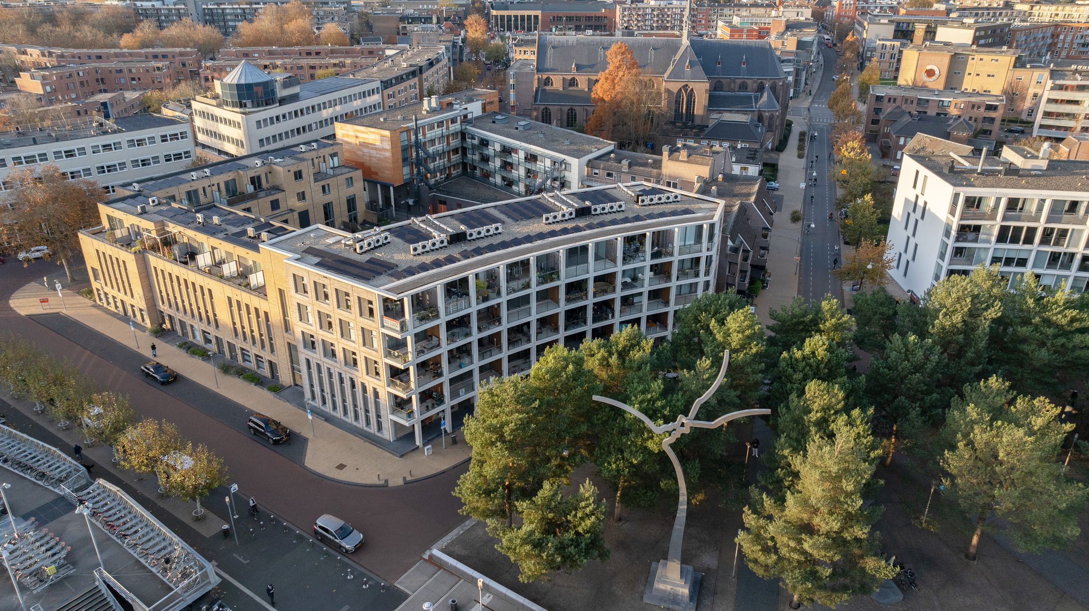 Photo 36 of Stationsplein 43