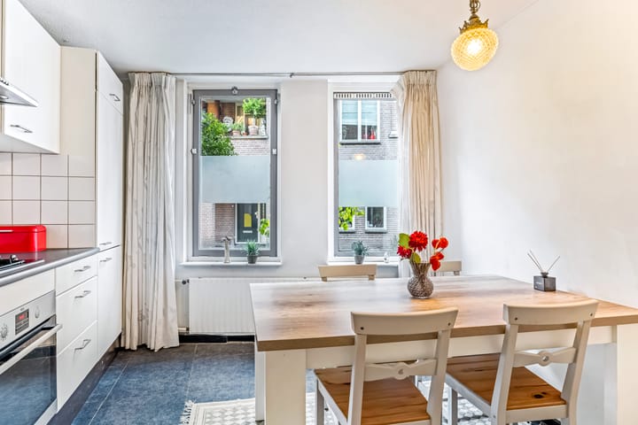 Photo 10 of Lieve Vrouwestraat 31