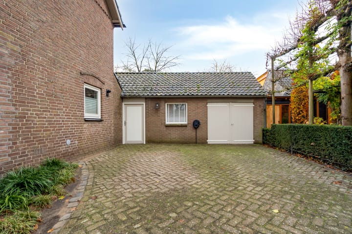 Photo 38 of Pastoor van der Kampstraat 1