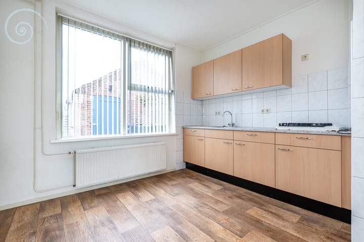 Photo 10 of Emmastraat 19