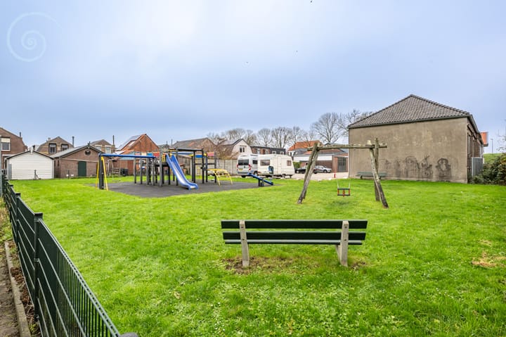 Photo 23 of Emmastraat 19