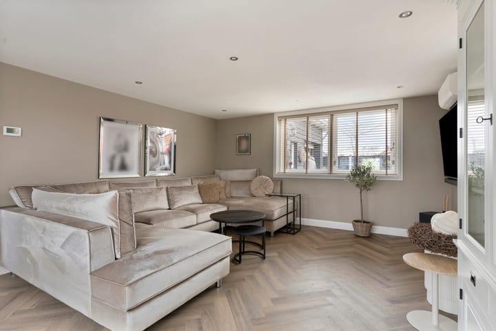 Photo 2 of Prins Bernhardstraat 18