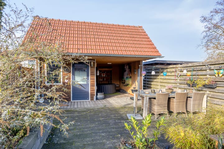 Photo 3 of Burgemeester van Weliestraat 18