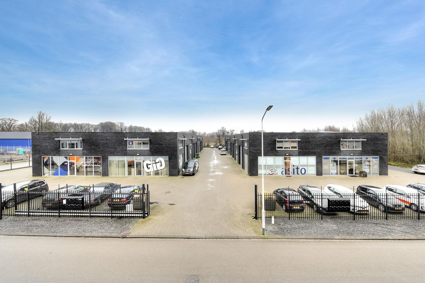 View photo 3 of Weidehek 123-A