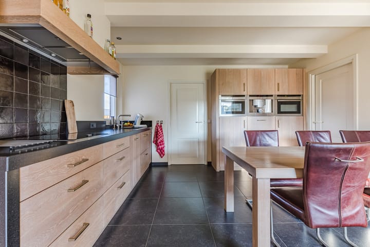 Photo 2 of Weebosch 94