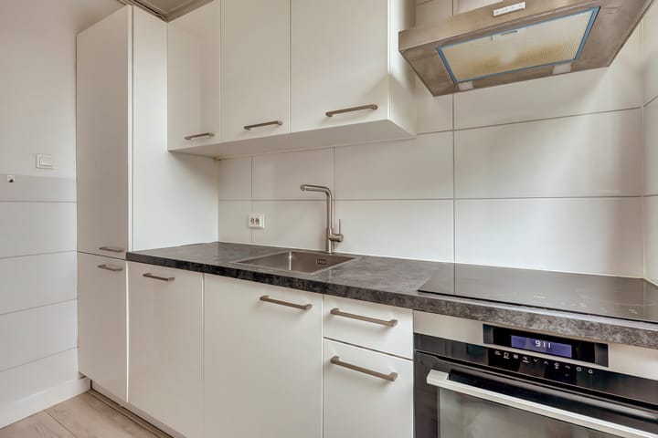 Photo 9 of Boerhaavelaan 9-B