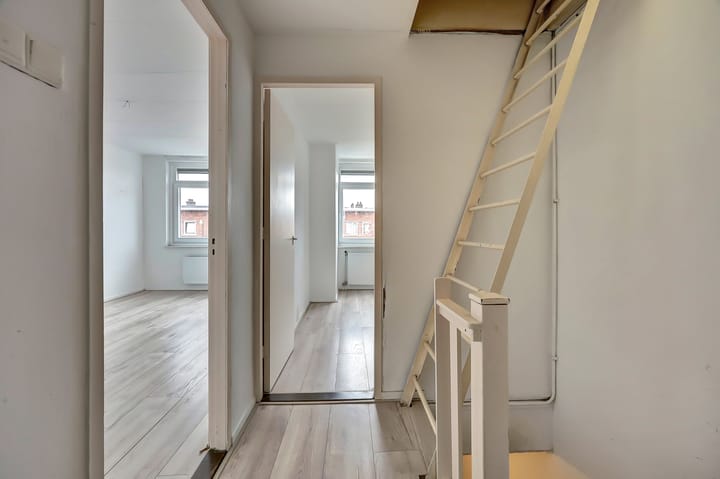 Photo 17 of Boerhaavelaan 9-B