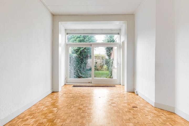 Photo 9 of Van 't Hoffstraat 37