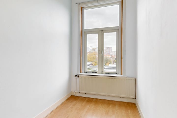 Photo 22 of Van 't Hoffstraat 37