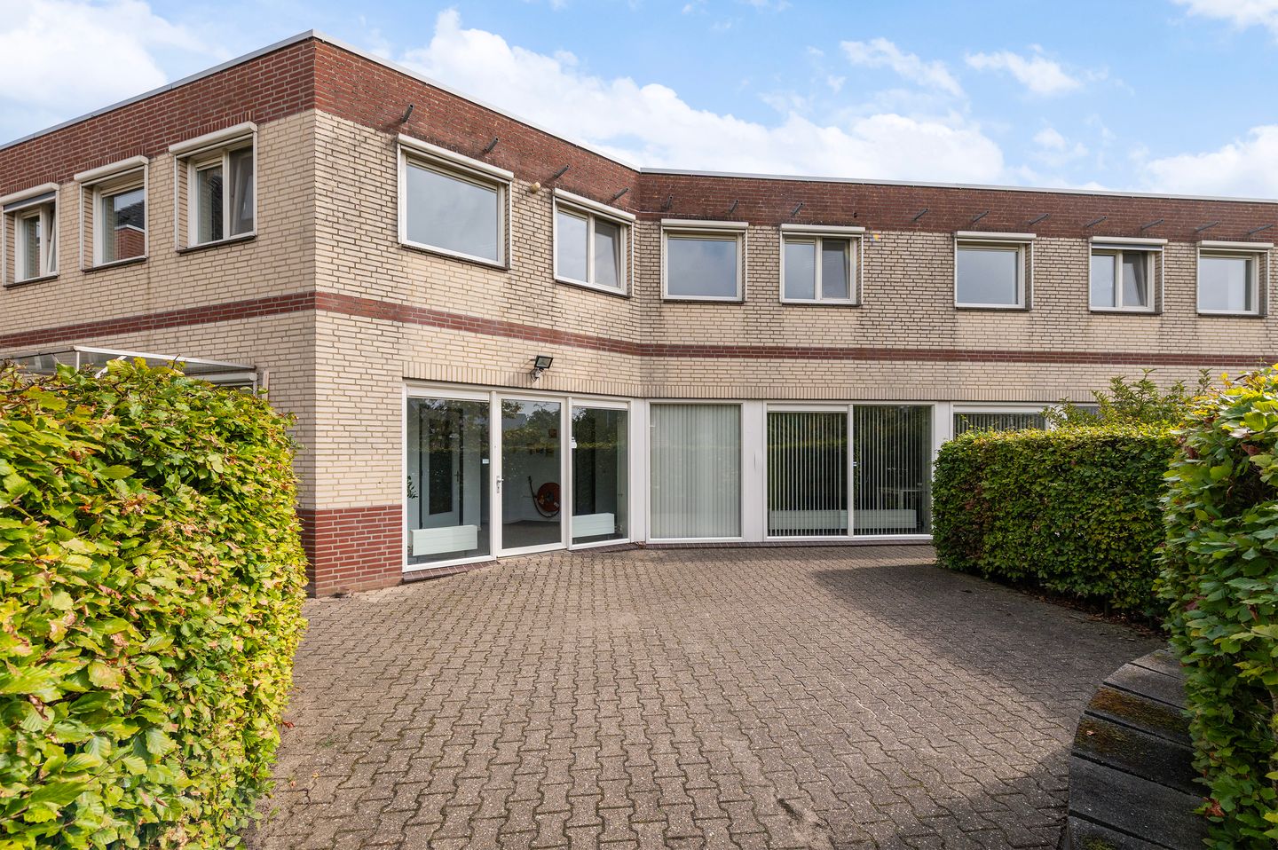 View photo 1 of Korenbree 23