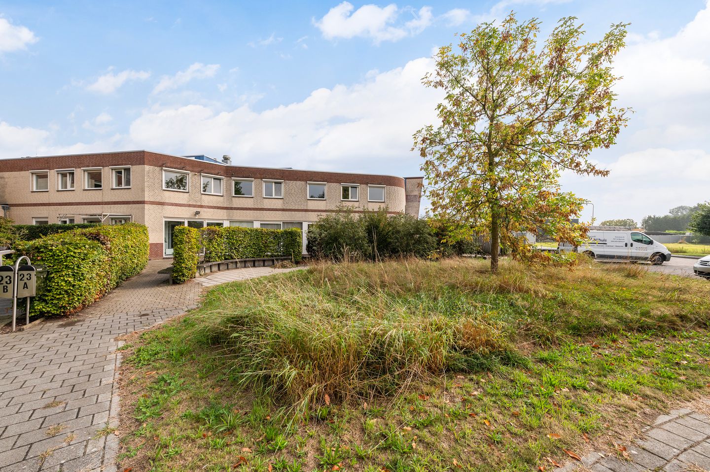 View photo 2 of Korenbree 23