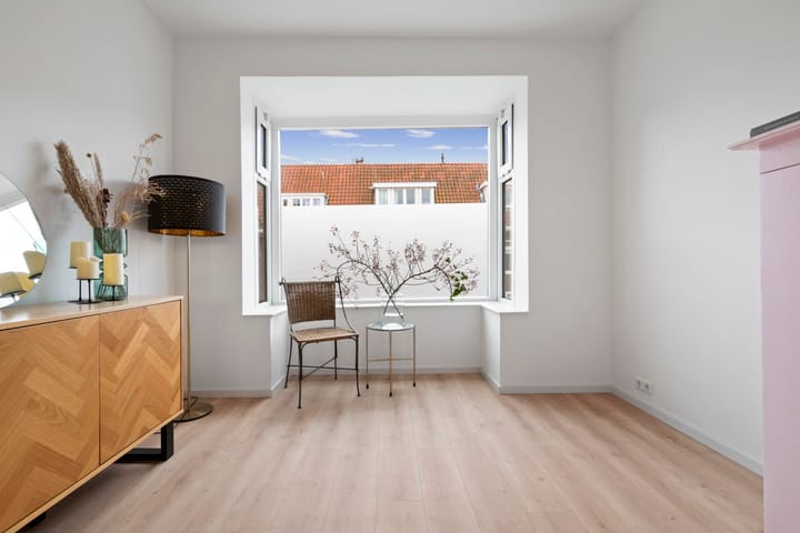 Photo 4 of Teding van Berkhoutstraat 85