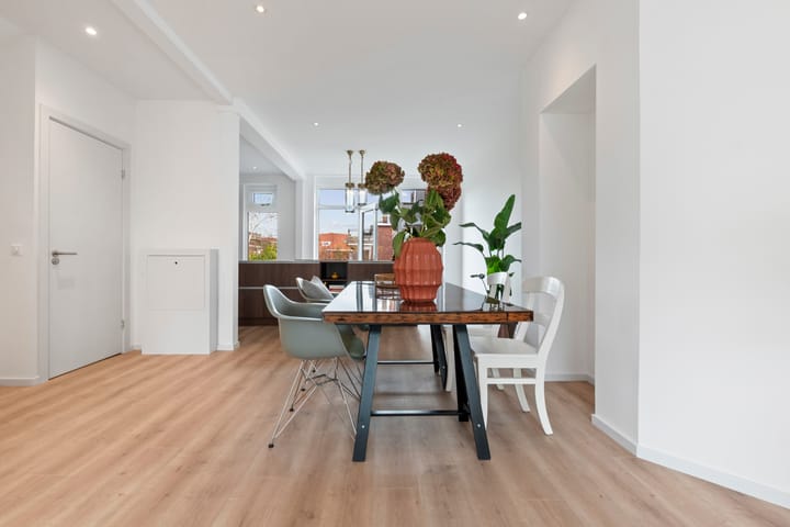 Photo 8 of Teding van Berkhoutstraat 85