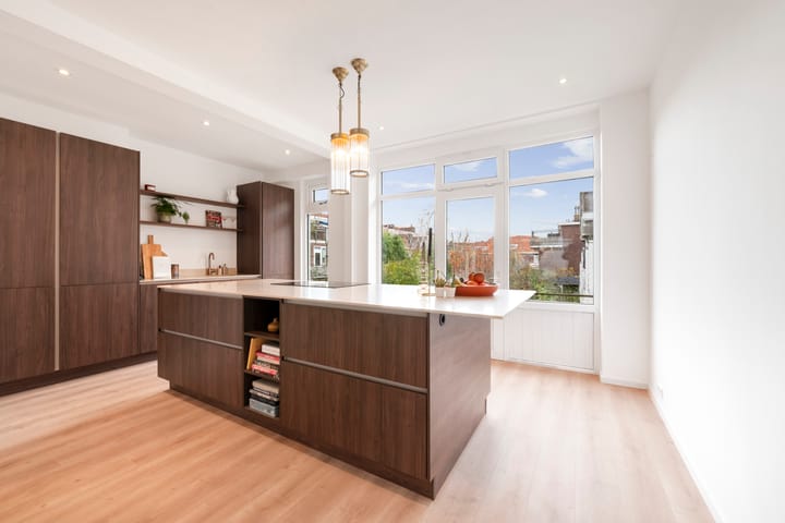 Photo 10 of Teding van Berkhoutstraat 85