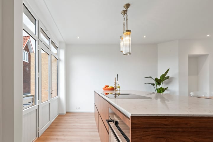 Photo 14 of Teding van Berkhoutstraat 85