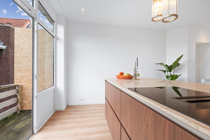 Photo 15 of Teding van Berkhoutstraat 85