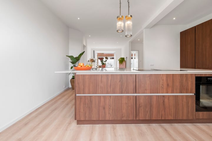 Photo 20 of Teding van Berkhoutstraat 85