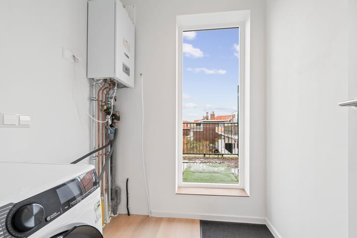 Photo 32 of Teding van Berkhoutstraat 85