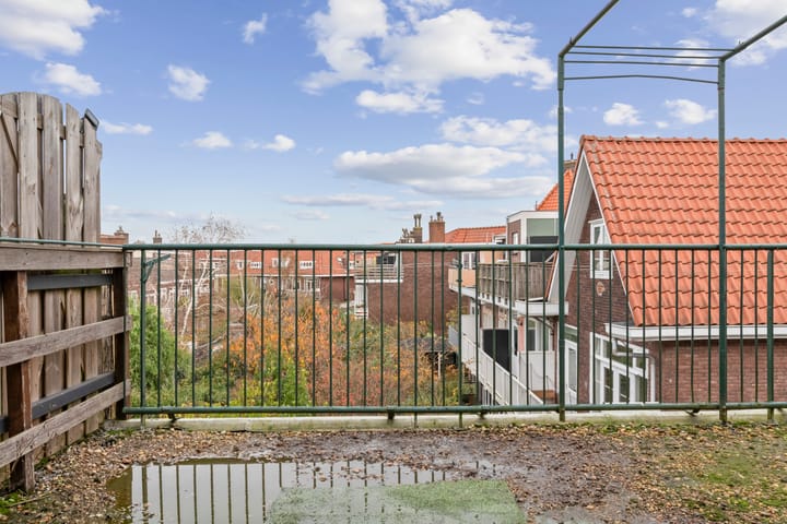 Photo 33 of Teding van Berkhoutstraat 85