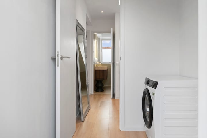 Photo 36 of Teding van Berkhoutstraat 85