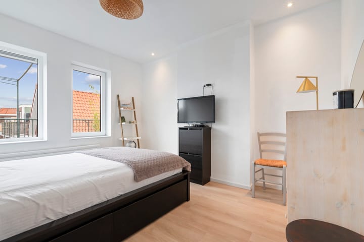 Photo 37 of Teding van Berkhoutstraat 85