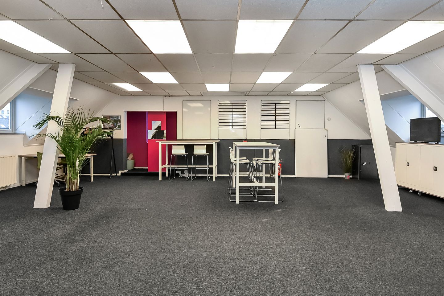 View photo 3 of Willemsplein 34-4