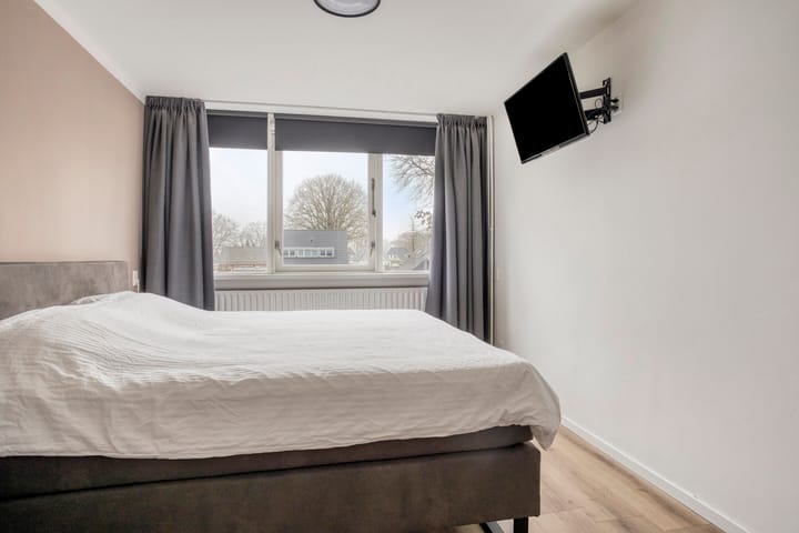 Photo 11 of Hobbemastraat 33