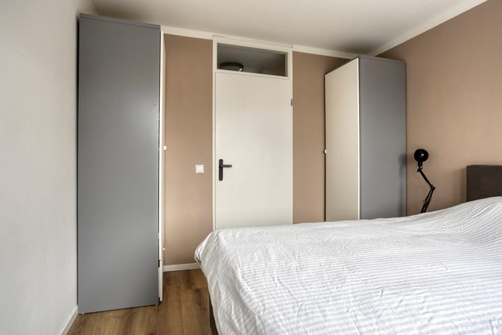 Photo 12 of Hobbemastraat 33