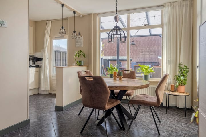 Photo 3 of Julianastraat 13