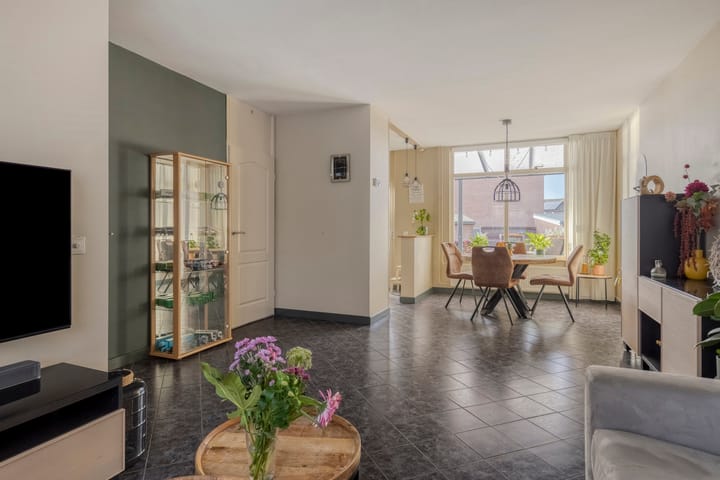 Photo 10 of Julianastraat 13