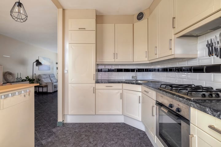 Photo 14 of Julianastraat 13