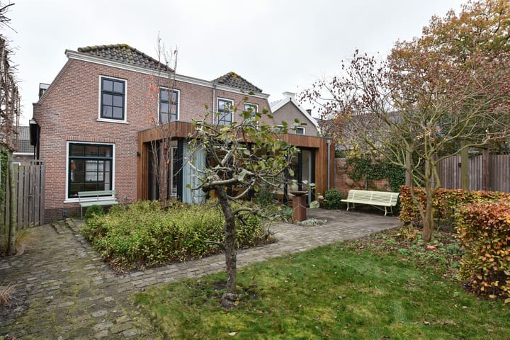 Photo 34 of Voorstraat 6