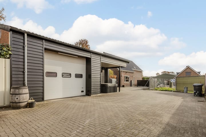 Photo 81 of Meirstraat 51-A