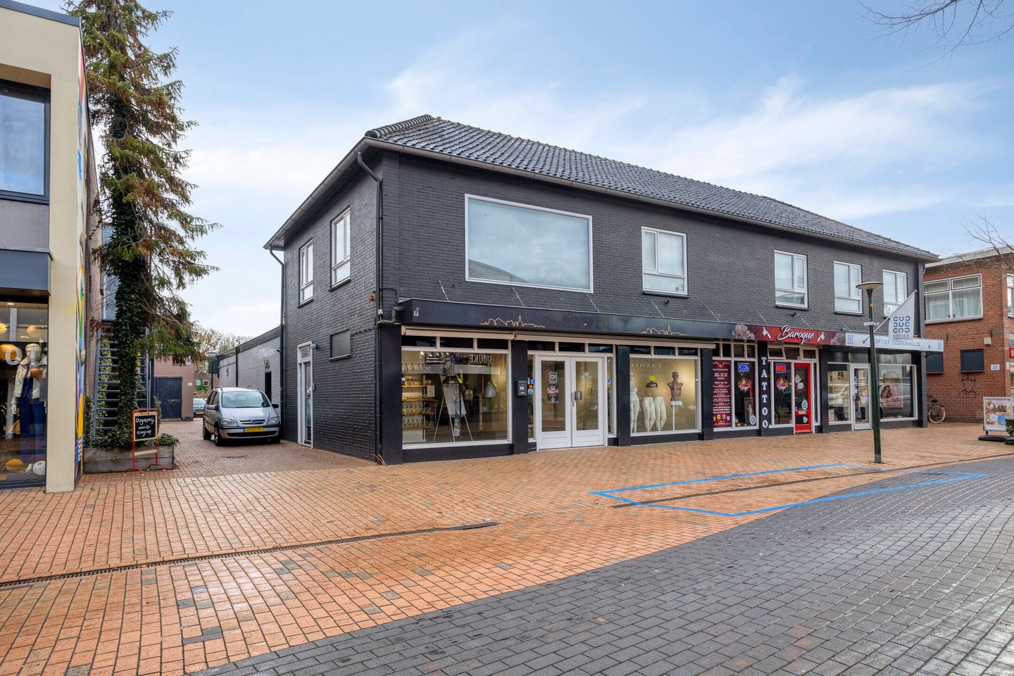 View photo 2 of Stationsstraat 13-A