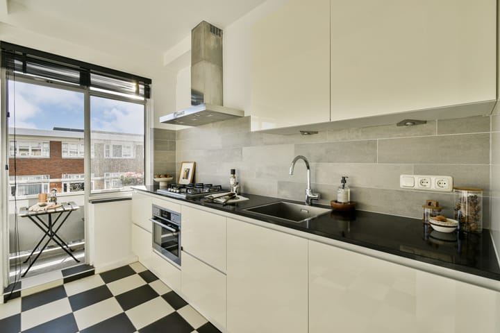 Photo 14 of Zomerdijkstraat 4-2